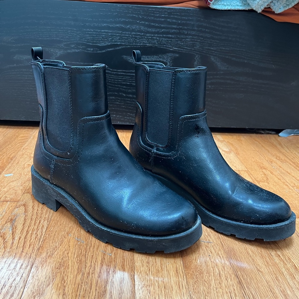 Old Navy Chelsea Boots